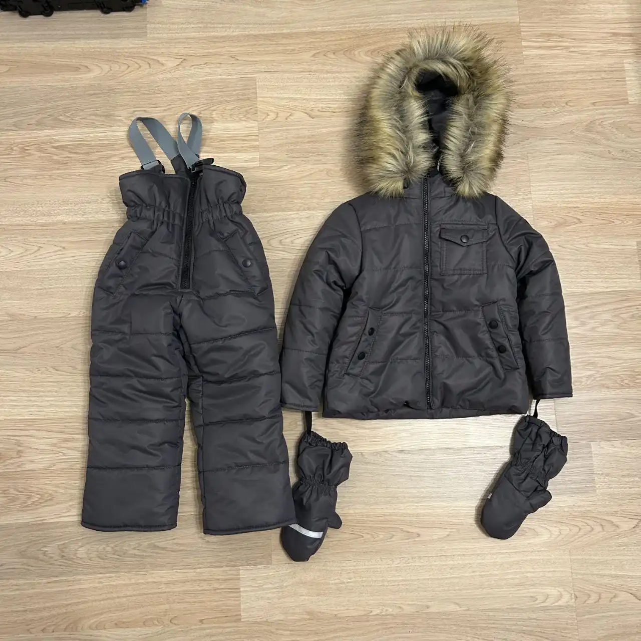 Детские комбинезоны и куртки