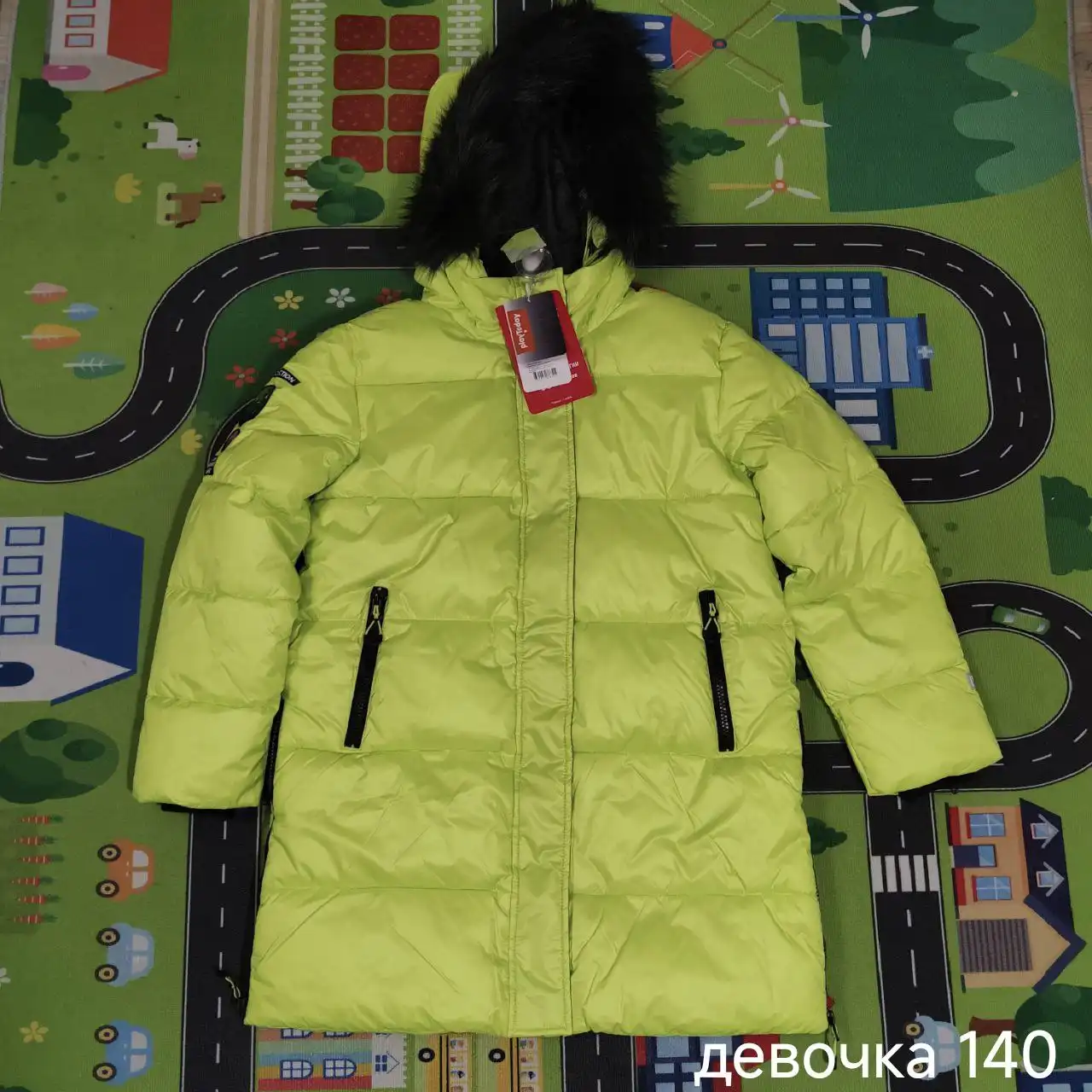 Детские комбинезоны и куртки