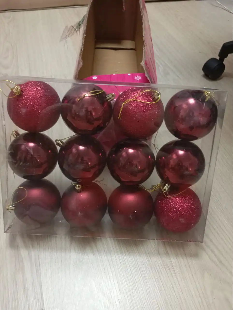 Елка с игрушками