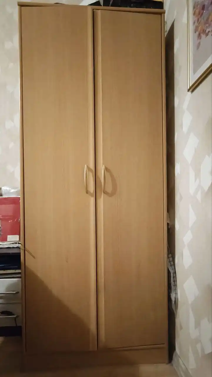 Шкаф распашной в отличном состоянии