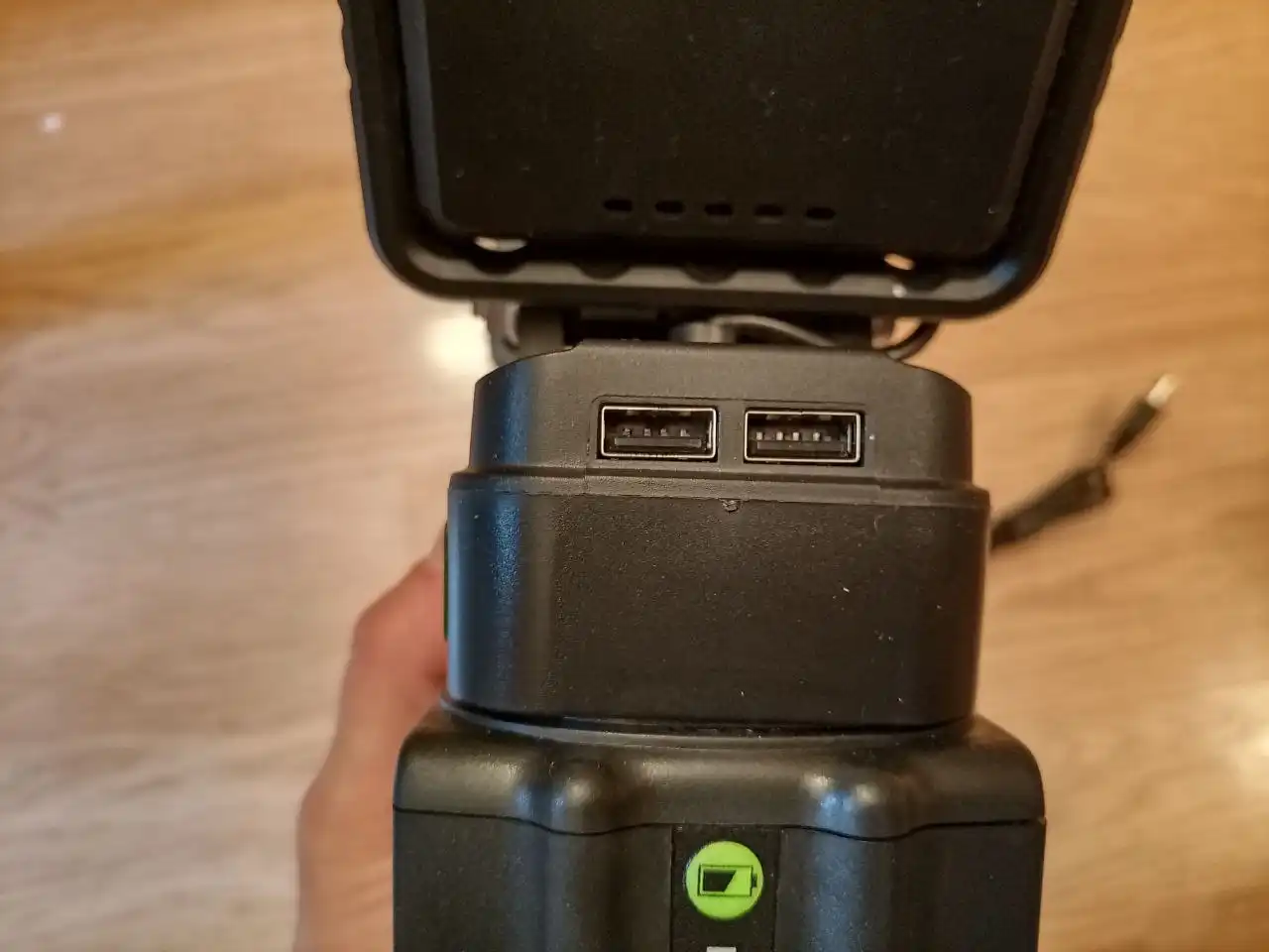 Аккумуляторный фонарь с 15 диодами и двумя USB входами