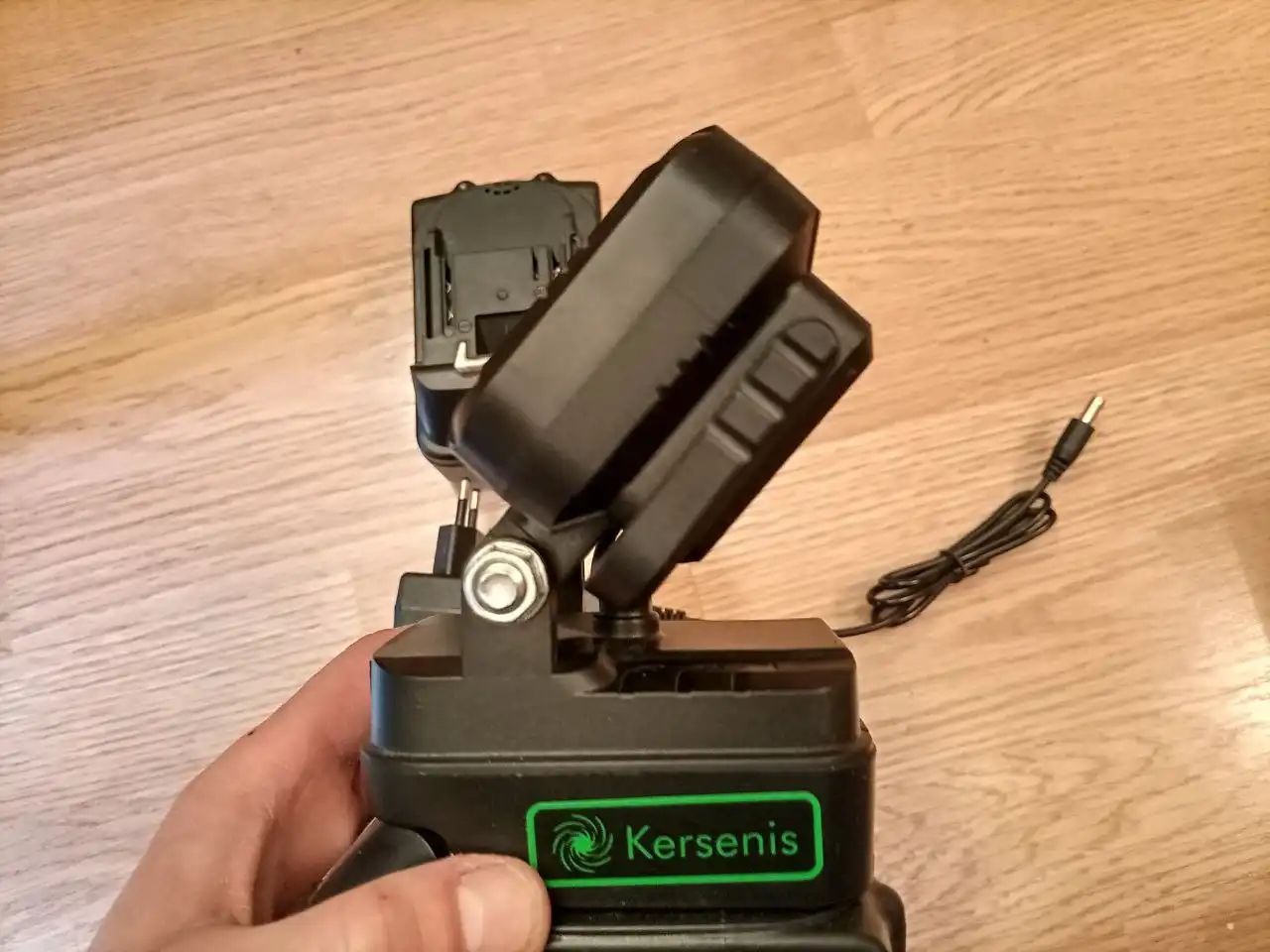 Аккумуляторный фонарь с 15 диодами и двумя USB входами