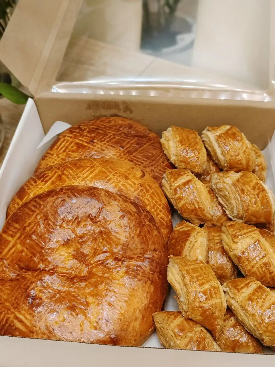 Кондитер Кристина - торты, чизкейки, пахлава, медовик, эклеры, синабоны