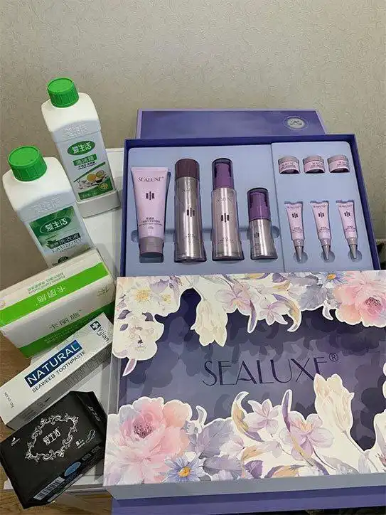 Уходовый подарочный набор для лица и бытовая химия