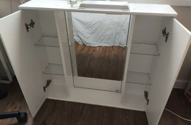 Шкаф навесной с зеркалом и подсветкой для ванной - частное объявление в Люберцы