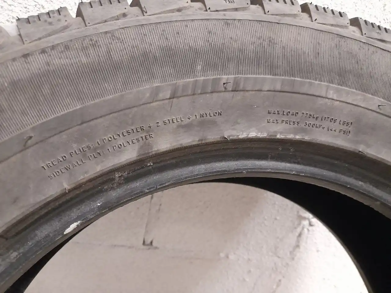 Зимняя резина R17 в отличном состоянии