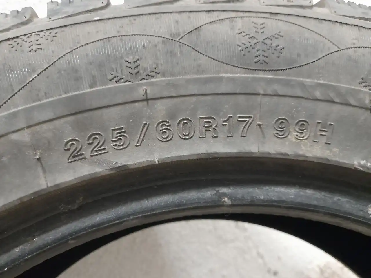 Зимняя резина R17 в отличном состоянии