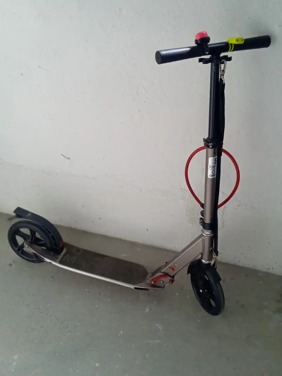 Фирменный самокат Oxelo Town 5 в хорошем состоянии