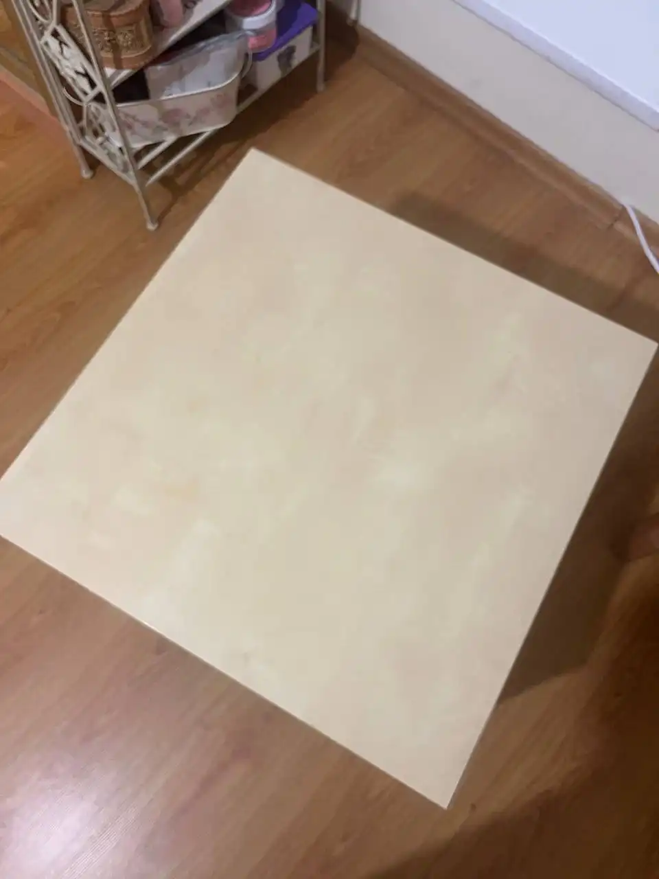 Столик придиванный, стул деревянный, офисное кресло