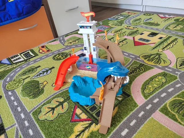 Продам новый трек Hot wheels без коробки - частное объявление в Люберцы