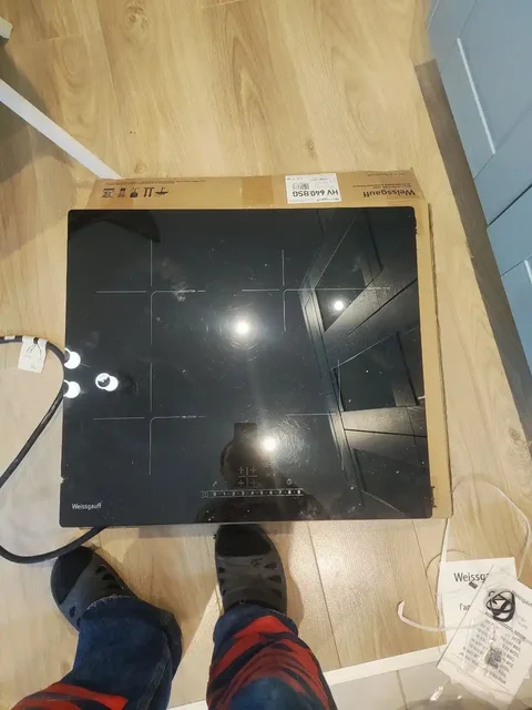 Индукционная варочная панель на 4 конфорки с трещиной - частное объявление в Котельники