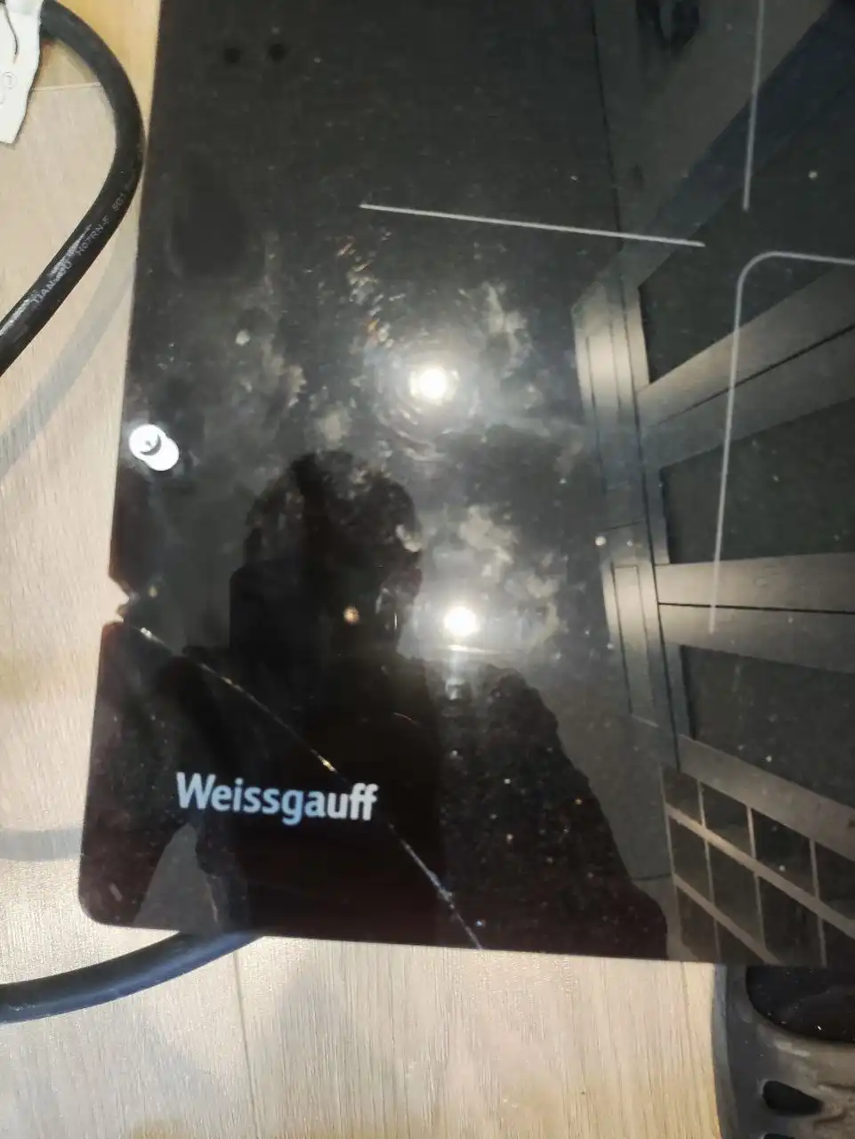 Индукционная варочная панель на 4 конфорки с трещиной - Кухонная техника (Для дома и дачи) в Котельники