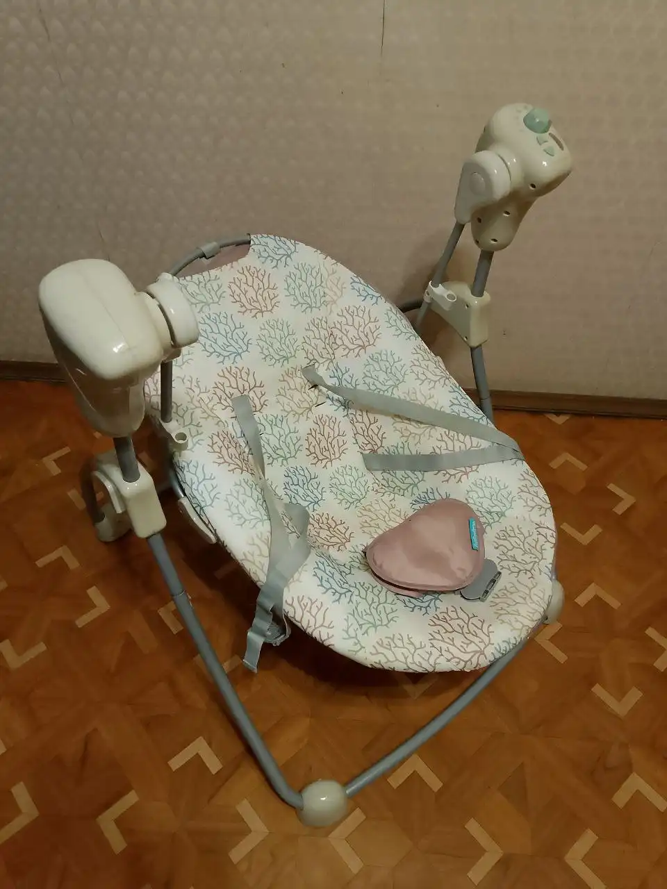 Детские товары: зимний комбинезон, мобиль, весы, электрокачели - Детские товары (Товары для детей) в Люберцы