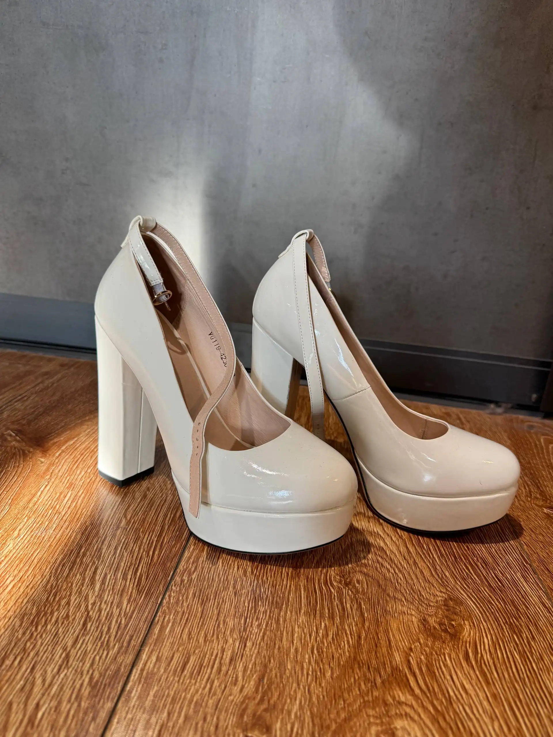 Продажа обуви и сумок - Обувь и аксессуары (Одежда) в Люберцы