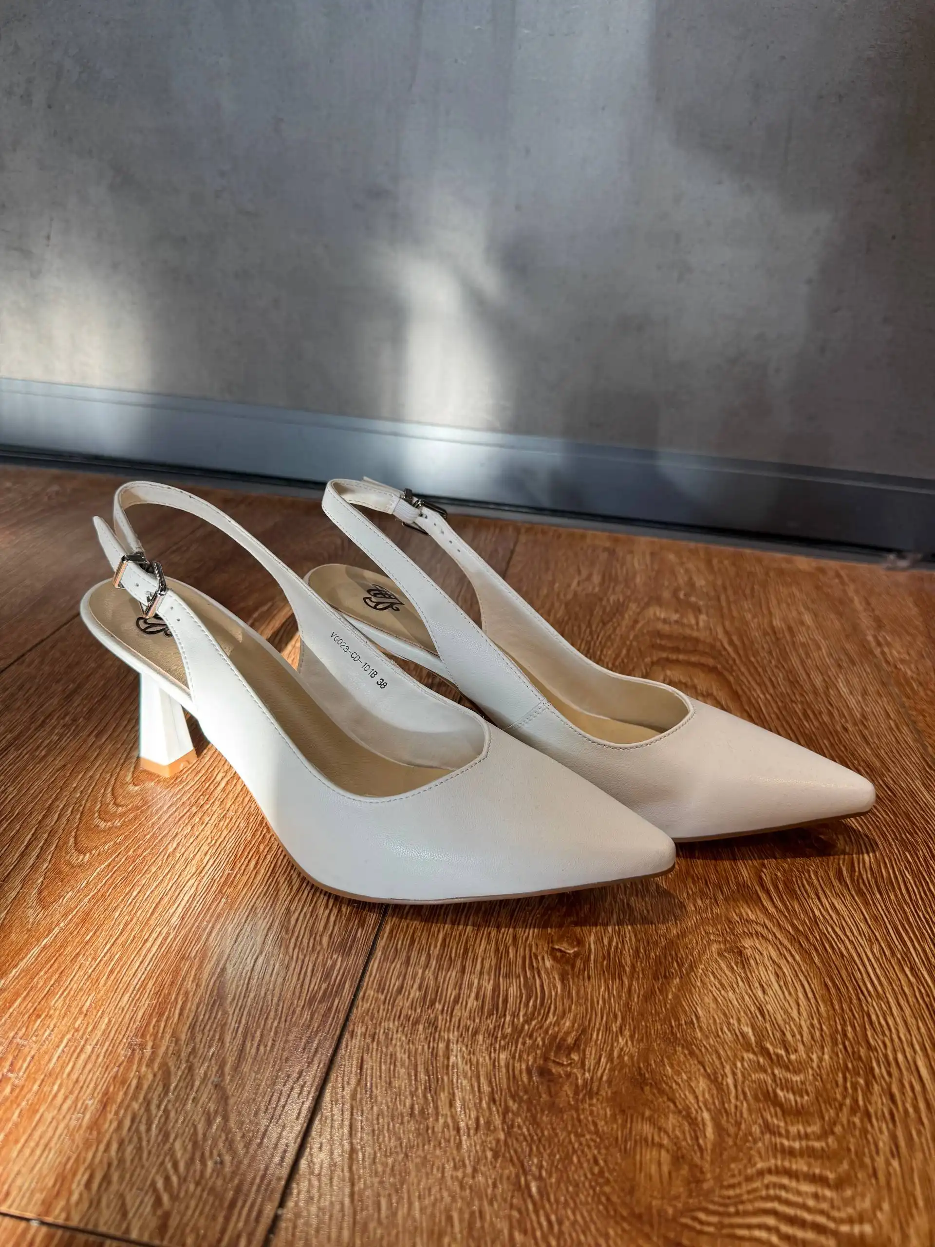 Продажа обуви и сумок - Обувь и аксессуары (Одежда) в Люберцы