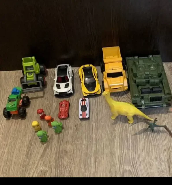 Детские товары: фигурки животных, машинки, кенгуру переноска, платье с аксессуарами - Одежда и аксессуары для детей в Люберцы