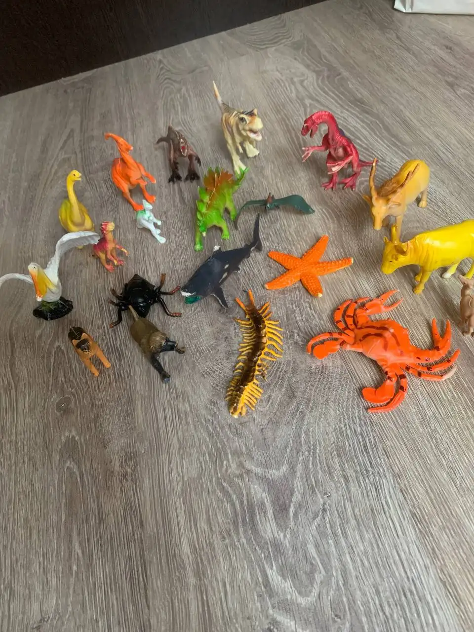 Детские товары: фигурки животных, машинки, кенгуру переноска, платье с аксессуарами - Одежда и аксессуары для детей (Товары для детей) в Люберцы