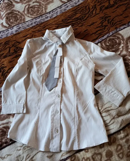 Блузка с галстуком для девочки р.152 - Джинсы и брюки в Люберцы