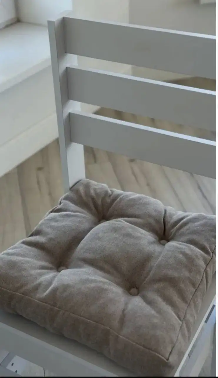 2 новых стула с подушкой из рогожки - Мебель (Для дома и дачи) в Люберцы