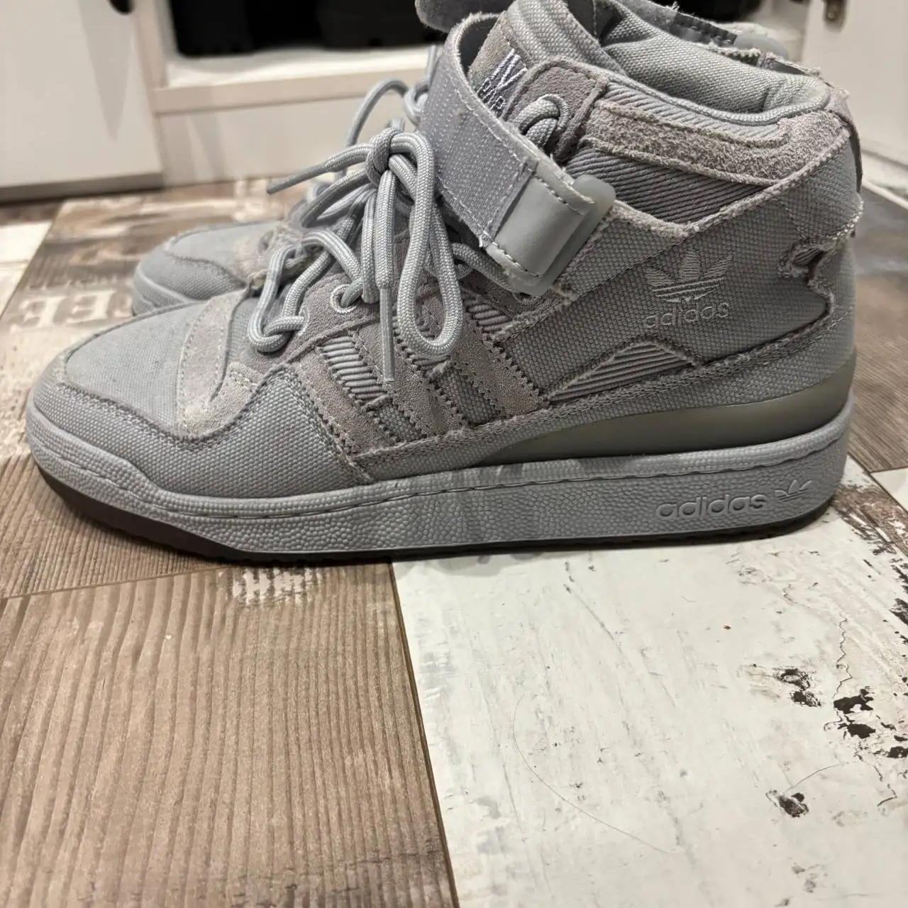 Кроссовки Adidas Ivy Park x Forum Mid 'Rodeo' серебристые - Обувь (Одежда) в Люберцы