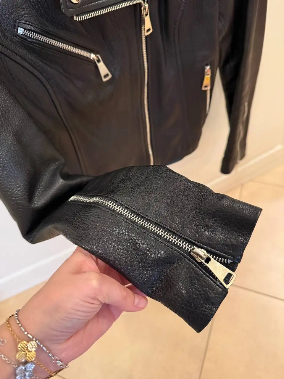 Кожаная куртка косуха в идеальном состоянии - Верхняя одежда (Одежда) в Люберцы