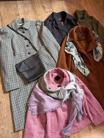 Пакет одежды размер S с пальто, сумкой и другими вещами - Пиджаки в Москва