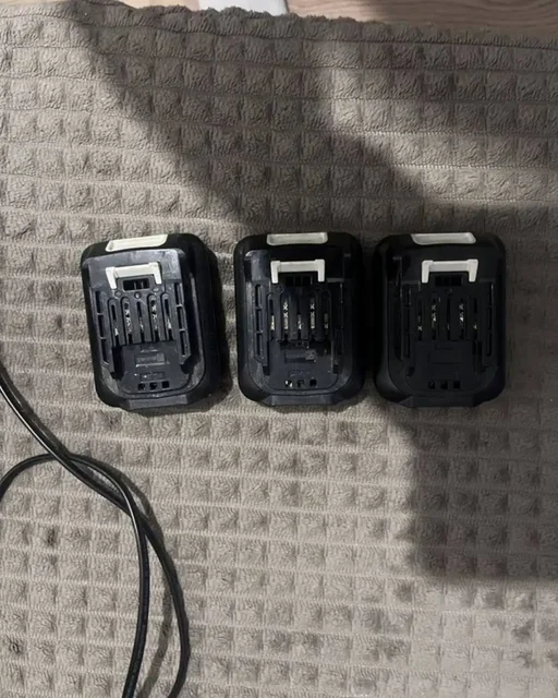 Аккумуляторы Makita BL1021B и зарядное устройство DC10WD - Носимые устройства в Люберцы