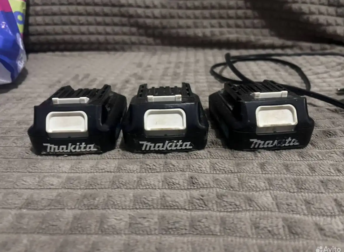 Аккумуляторы Makita BL1021B и зарядное устройство DC10WD - Аккумуляторы и зарядные устройства (Электроника) в Люберцы