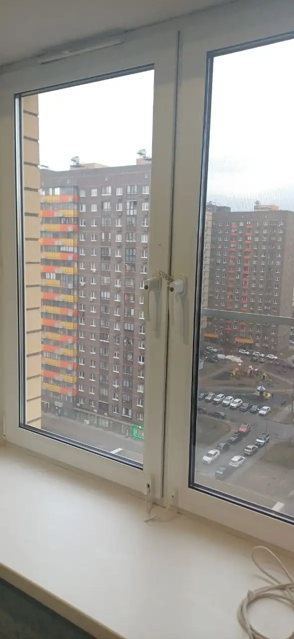 Продам три окна с дверью - Барахолка в Люберцы