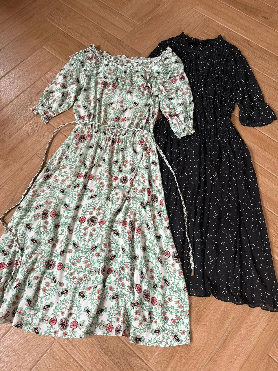 Два платья в отличном состоянии, размер S/M - Женская одежда (Одежда) в Люберцы