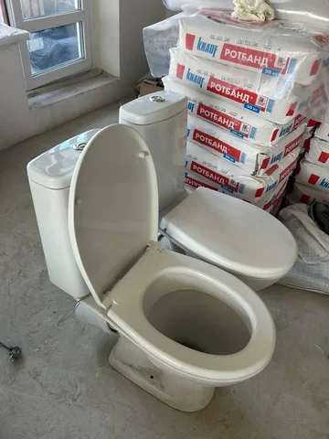 Туалеты и ванна от застройщика - Сантехника в Котельники