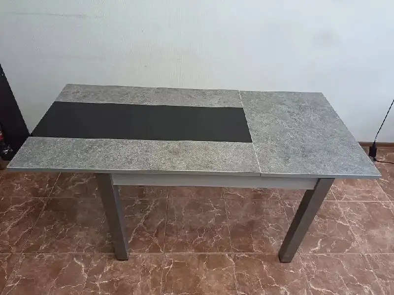 Продается стильный кухонный стол из пластика и стекла с раскладным механизмом - Мебель (Для дома и дачи) в Люберцы