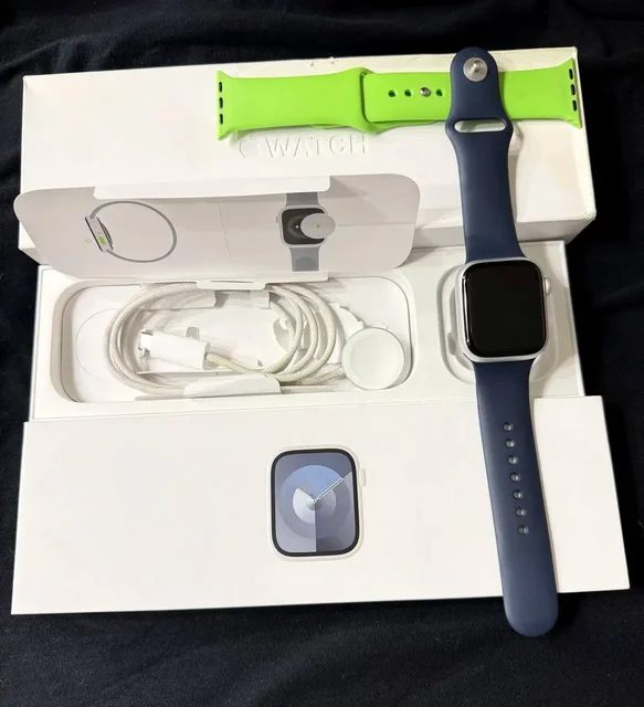Продам Apple Watch 9 41mm Starlight в идеальном состоянии - Наушники в Люберцы