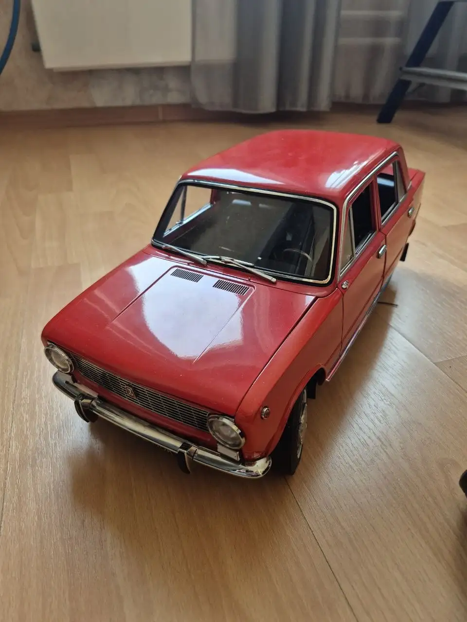 Продам две модели машин 1:18 - Коллекционные модели (Хобби и отдых) в Люберцы