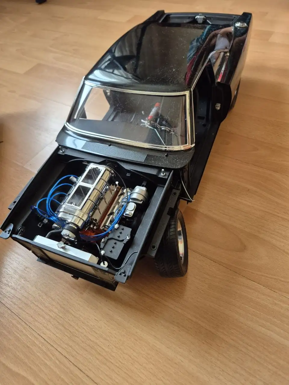 Продам две модели машин 1:18 - Коллекционные модели (Хобби и отдых) в Люберцы