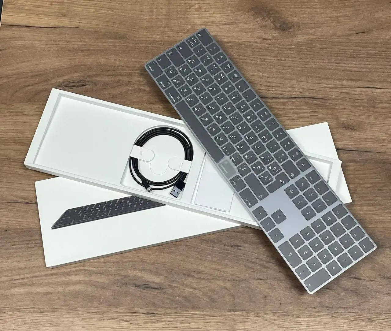 Apple Magic Keyboard с цифровой клавиатурой - Компьютерные клавиатуры (Электроника) в Москва