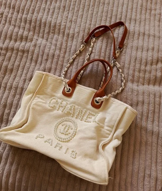 Женская белая сумка-тоут Chanel Deauville Medium - Одежда, обувь и аксессуары в Люберцы