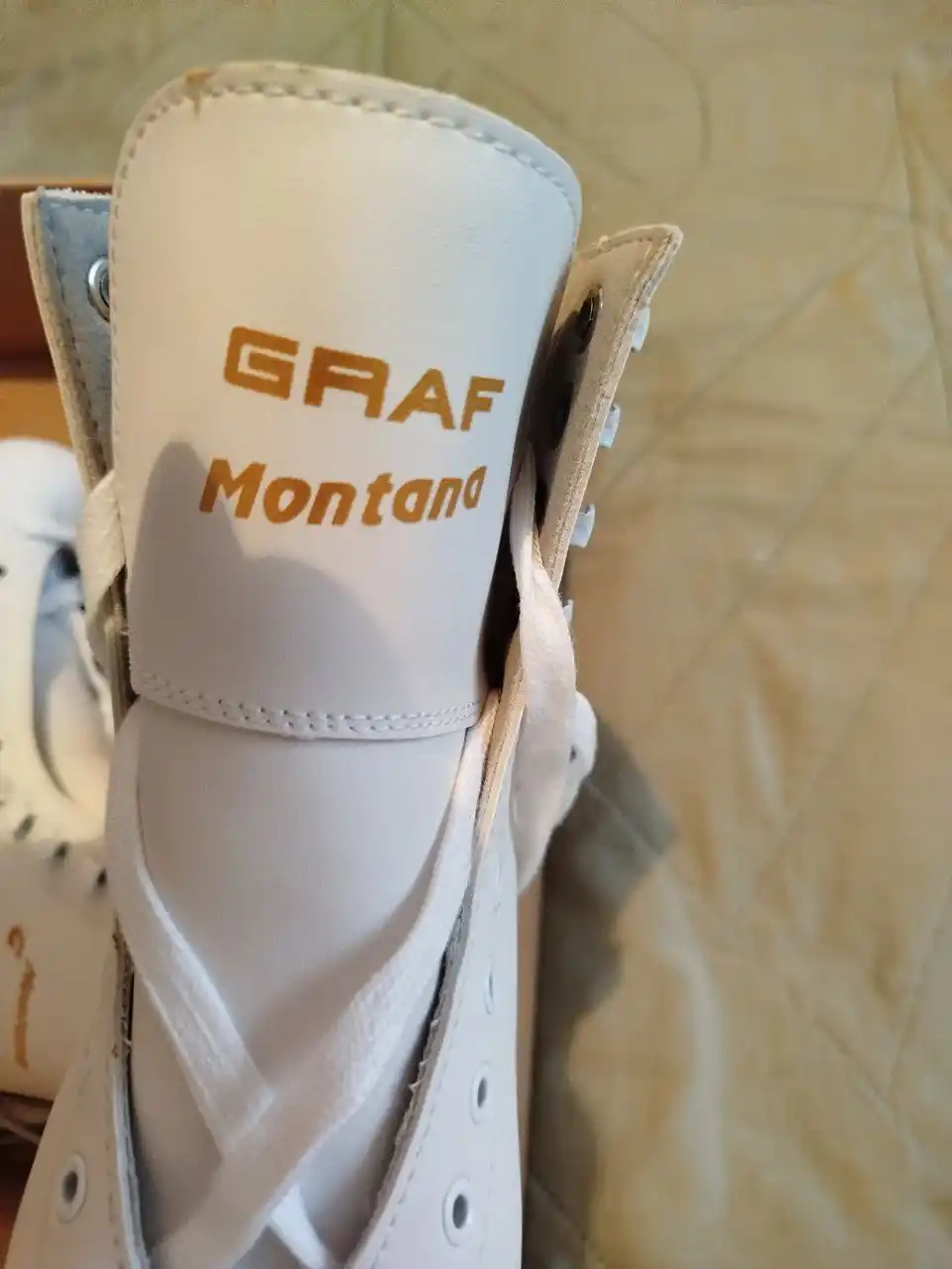 Продам детские фигурные коньки Graf Montana gold