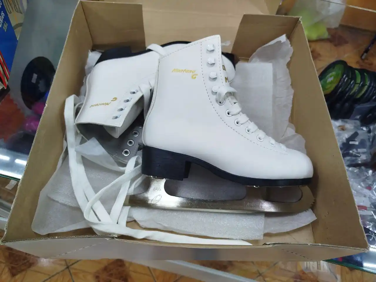 Продам детские фигурные коньки Graf Montana gold