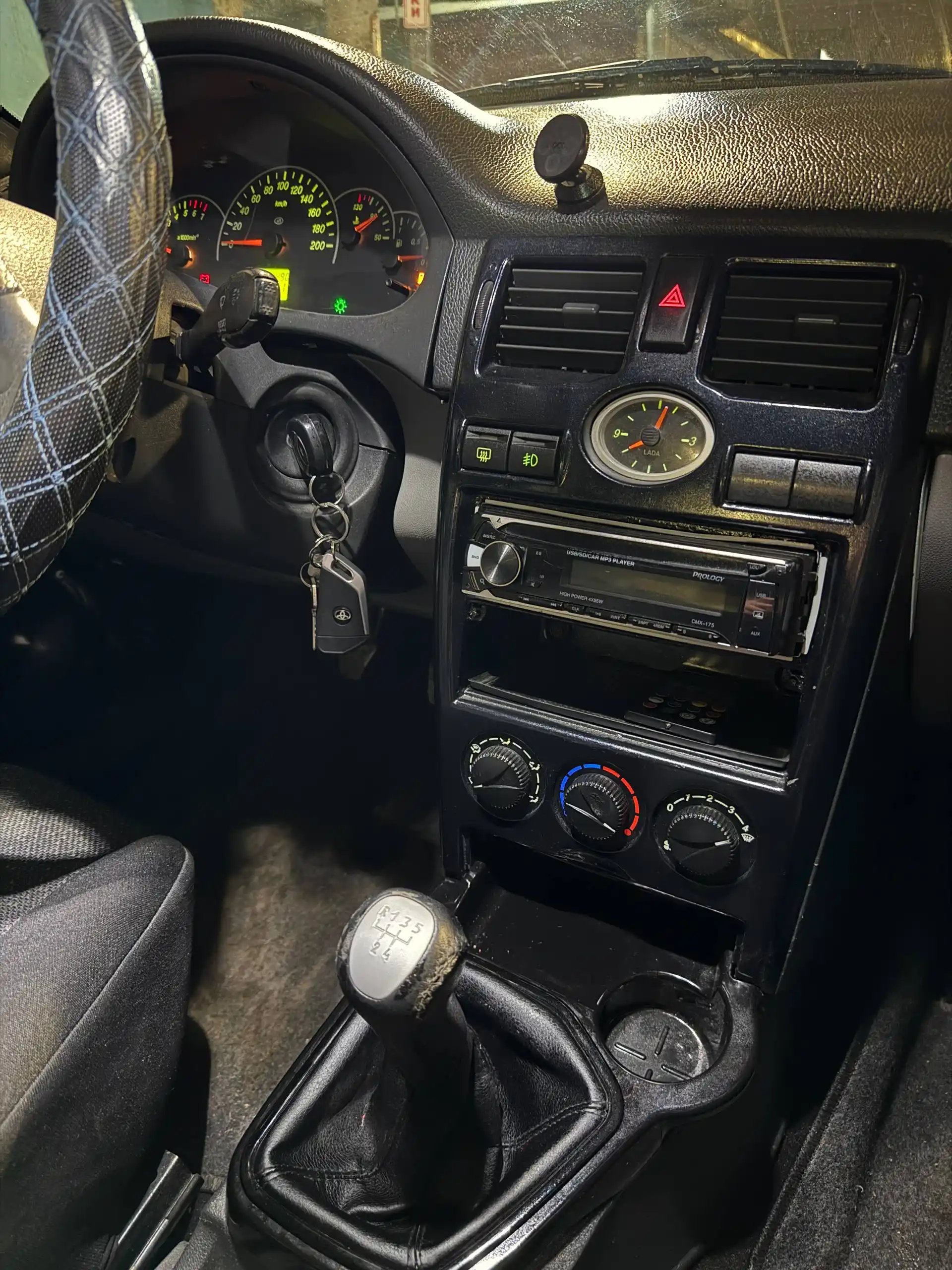 Продам приора 9 год