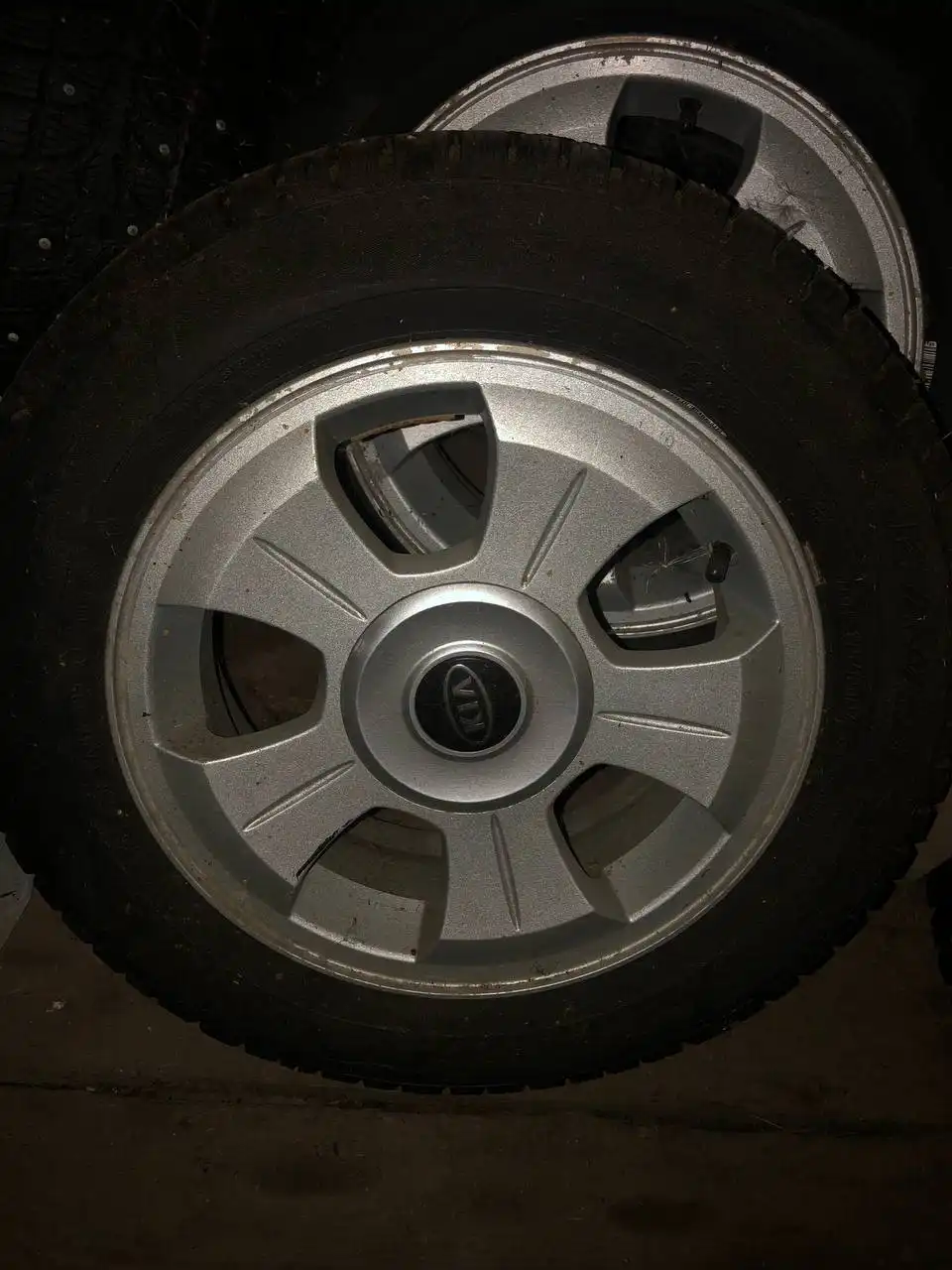 Зимние шины R14 один сезон отъездила