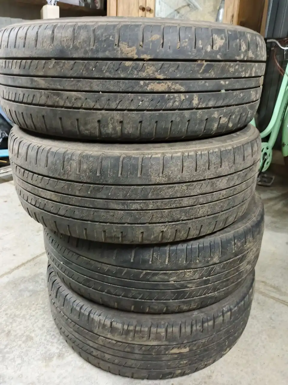 Продам летние шины комплект 215/65 R16 б/у один сезон