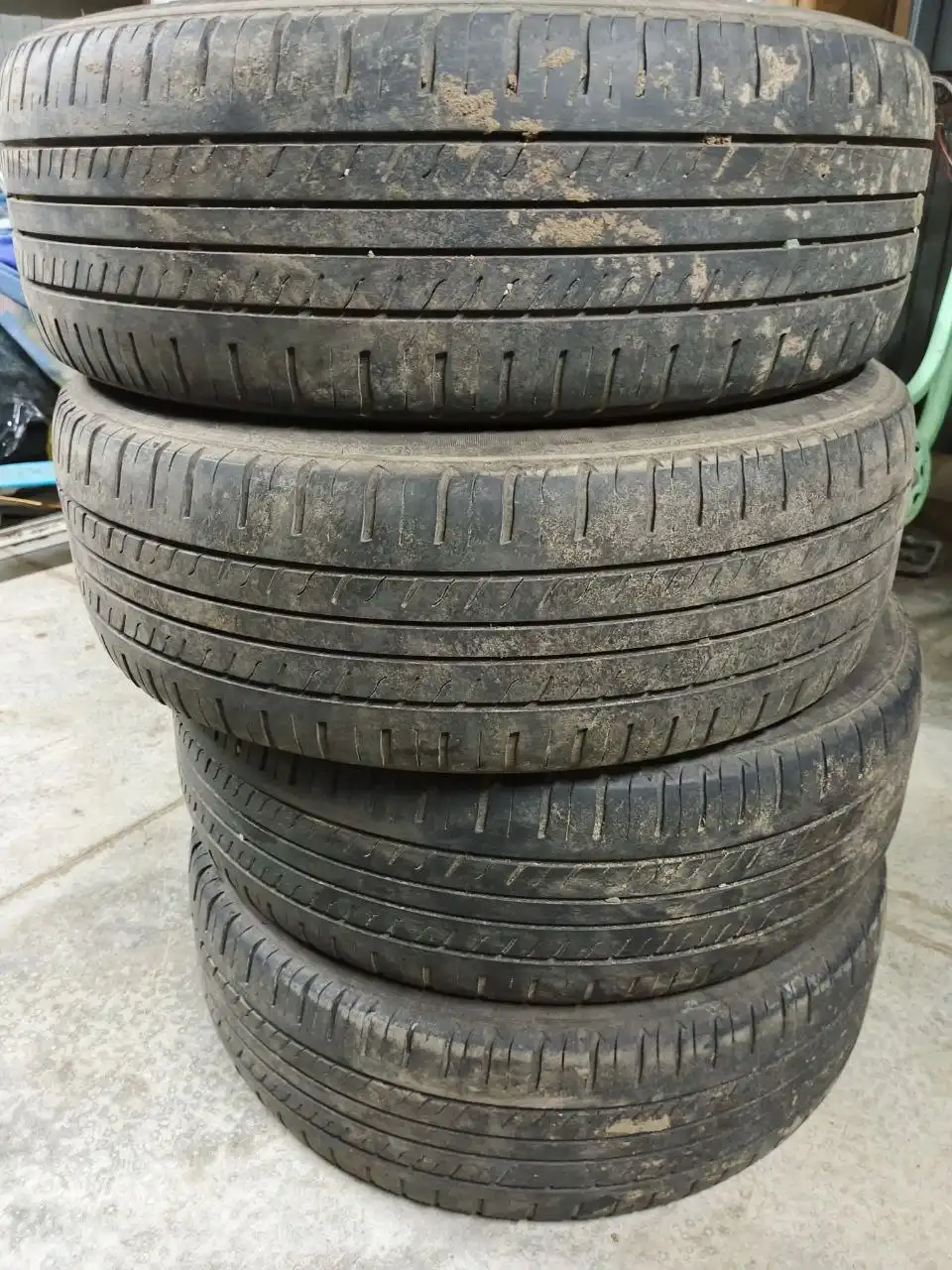 Продам летние шины комплект 215/65 R16 б/у один сезон