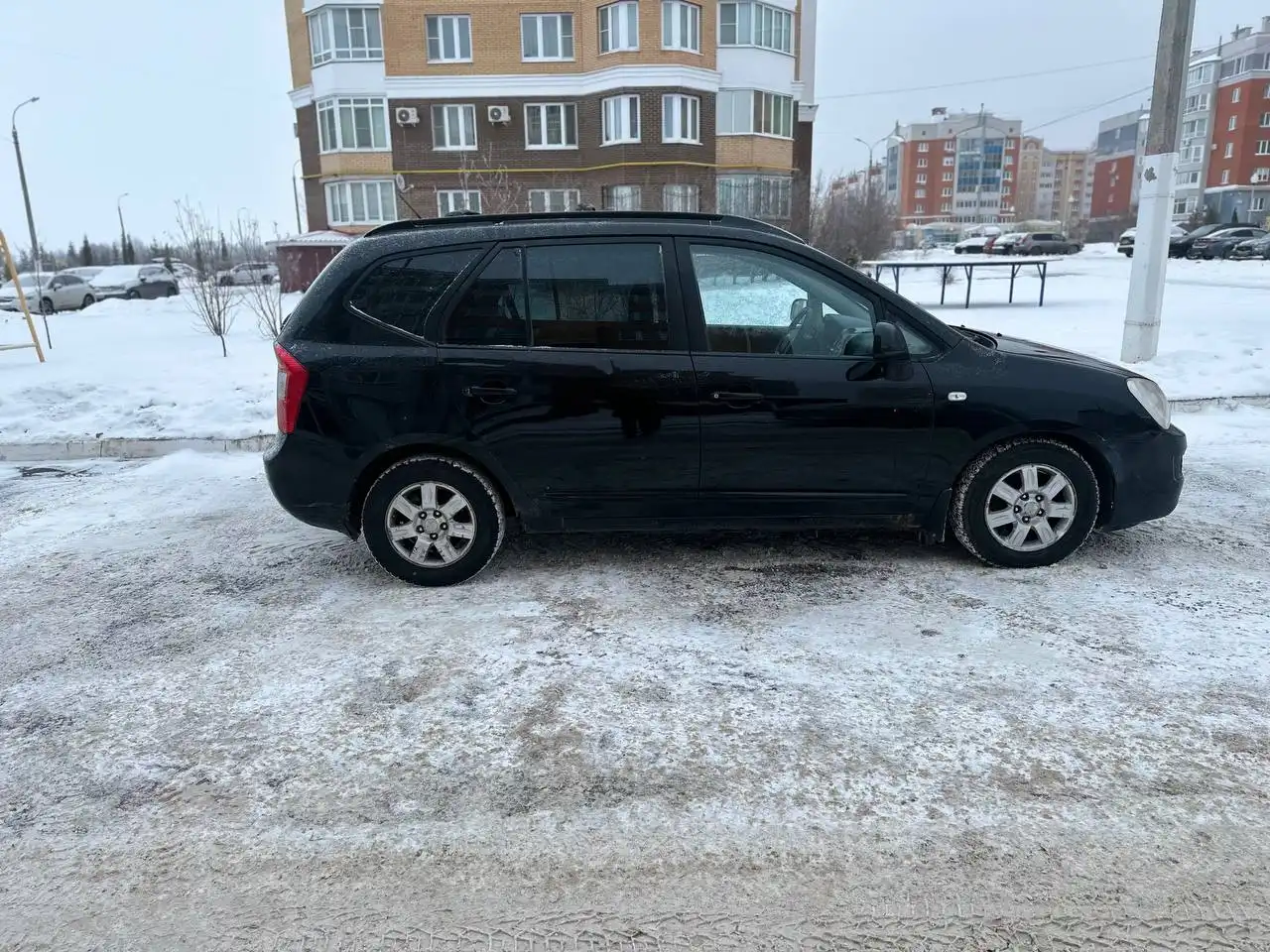 Kia Carens 2007 года 2.0 АТ 5-местная