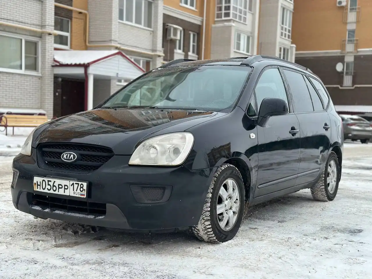 Kia Carens 2007 года 2.0 АТ 5-местная