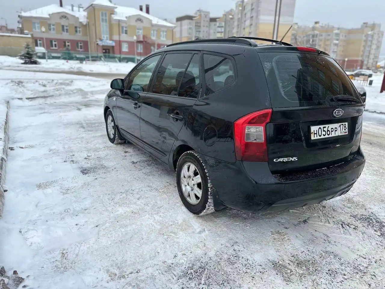 Kia Carens 2007 года 2.0 АТ 5-местная