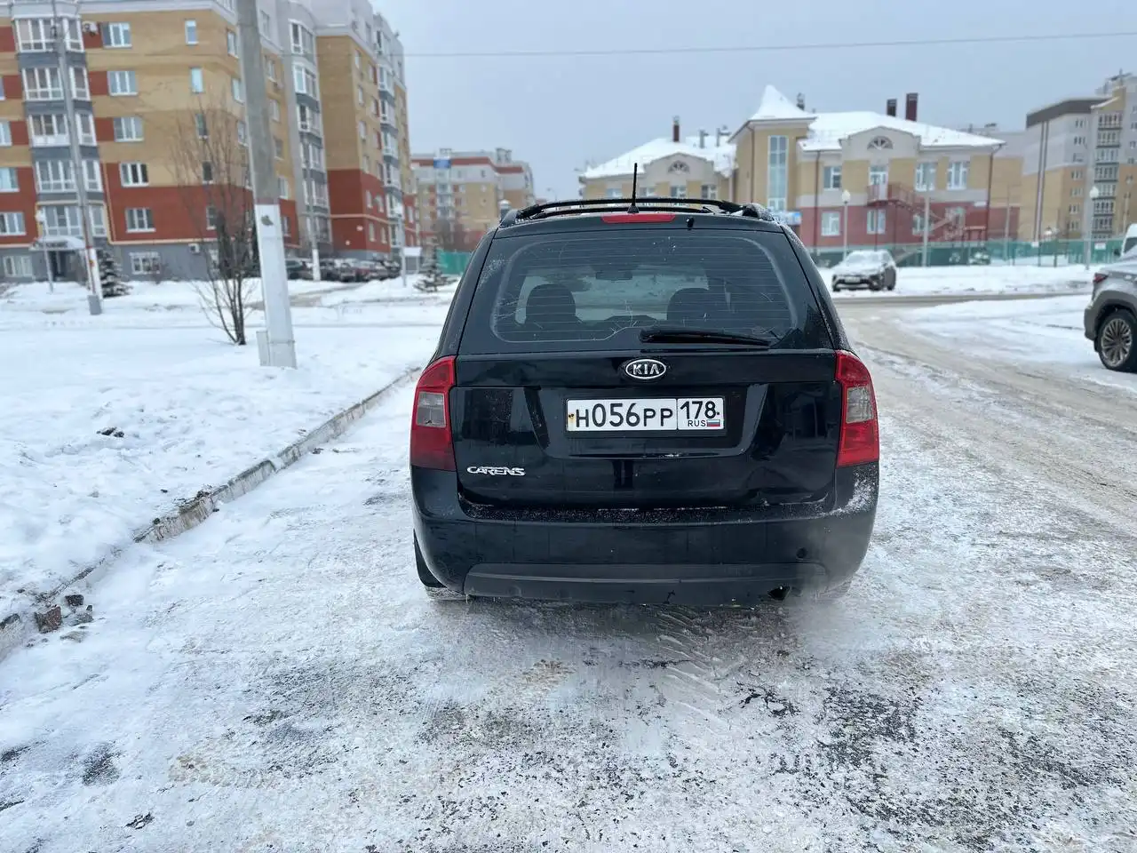 Kia Carens 2007 года 2.0 АТ 5-местная