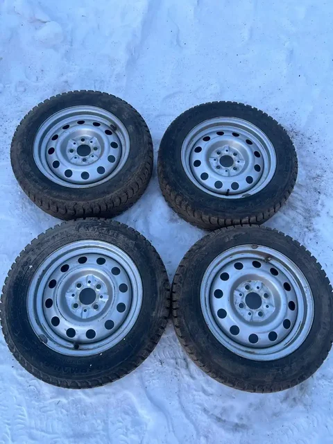 Продам колеса ВАЗ 14 радиуса с шипами - Внедорожники в Йошкар-Ола