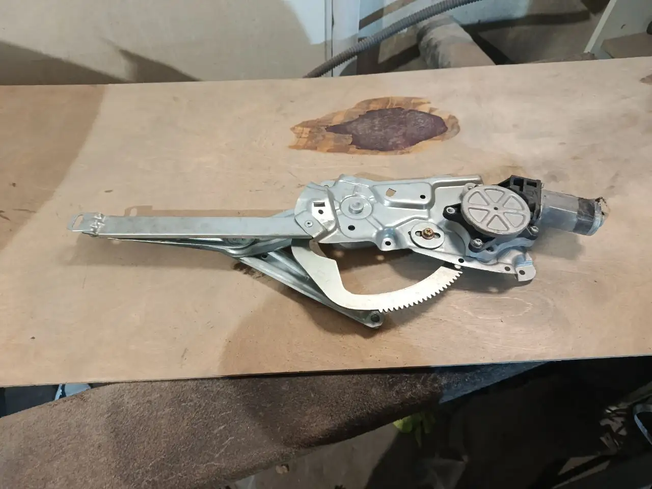 Продажа трапеции стеклоочистителя ВАЗ 2110 и механизма стеклоподъёмника BMW E36 - Автозапчасти (Запчасти) в Йошкар-Ола