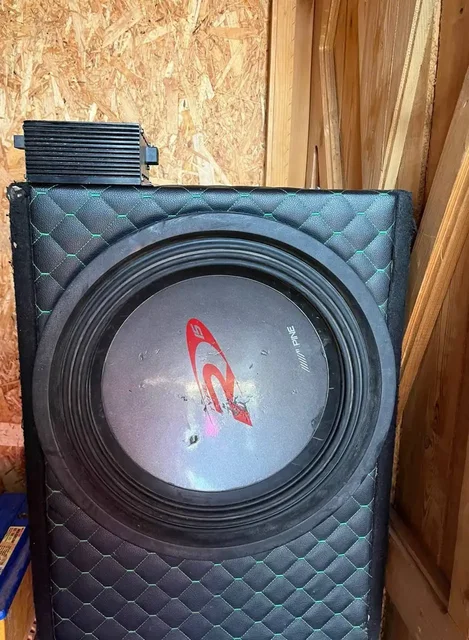 Продам сабвуфер Alpine с монитором на 20 трубе - частное объявление в Йошкар-Ола